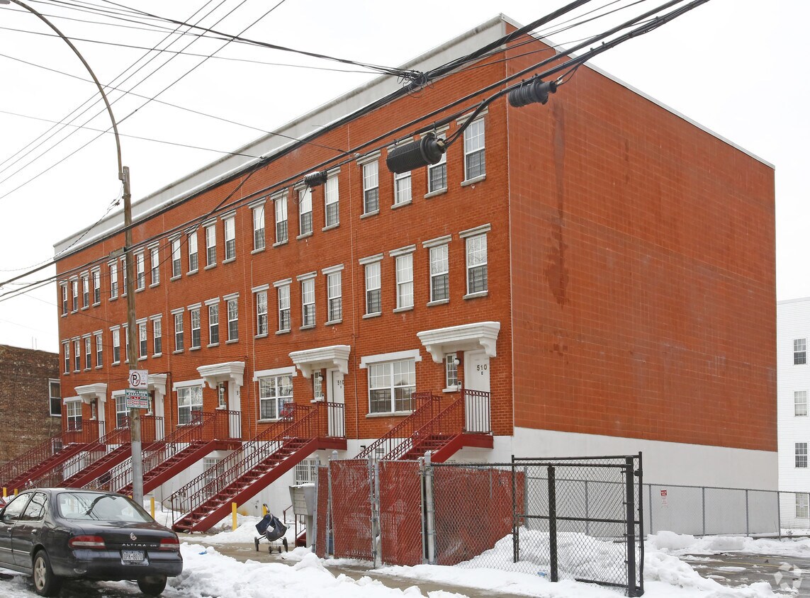 Primary Photo - 510 Wyona St