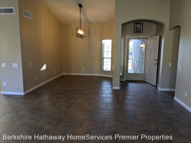 Building Photo - 2600 W Camino Del Grijalva