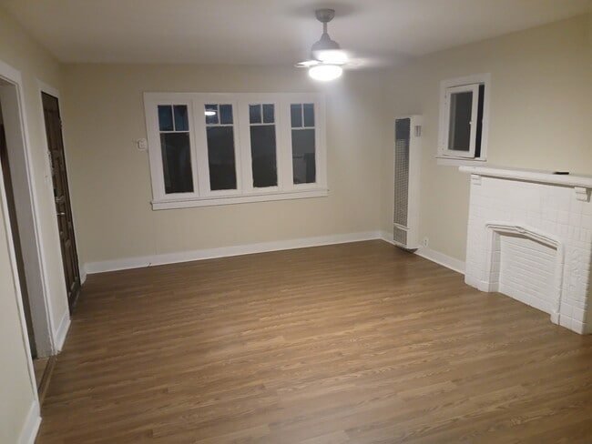 Front & Dinning Room 17 × 14 feet - 3453 Siskiyou St