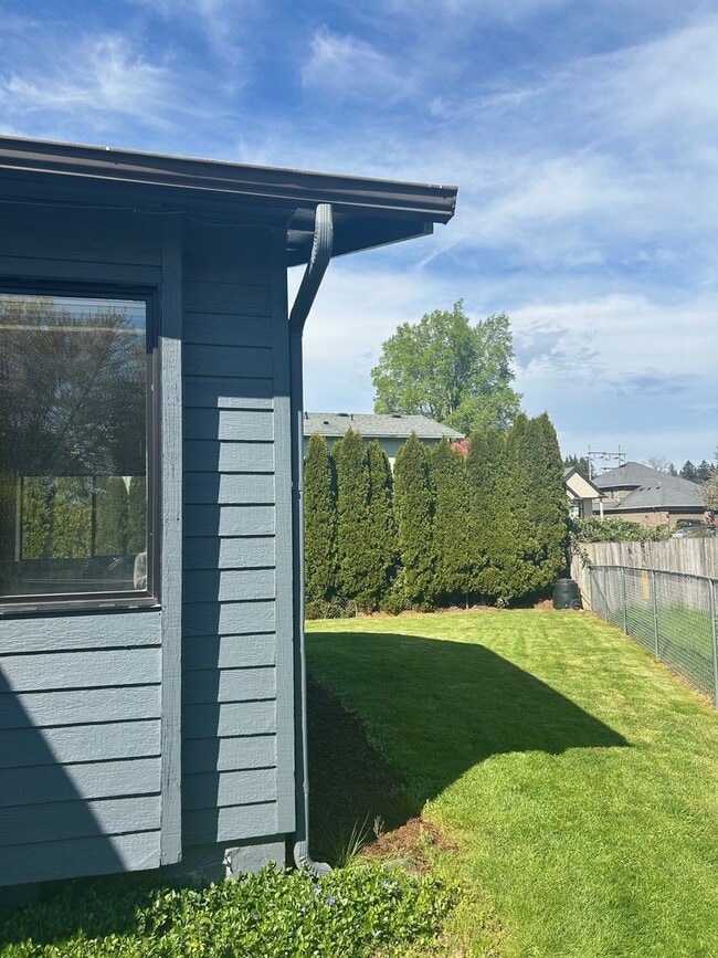 Photo - 2 BD Duplex with Garage! House