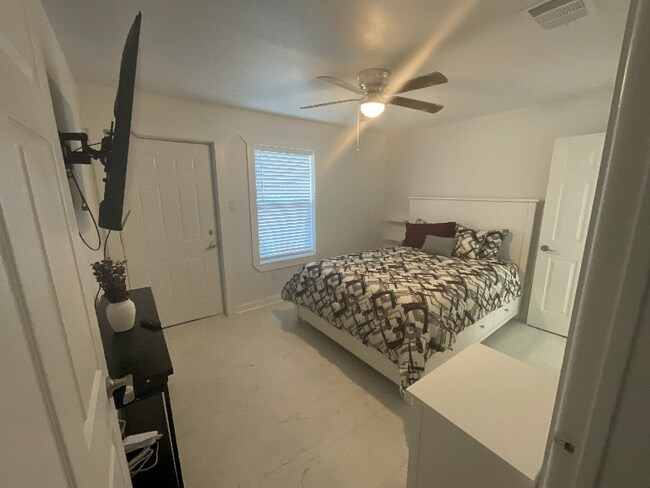 Building Photo - 1301 E Avenue G