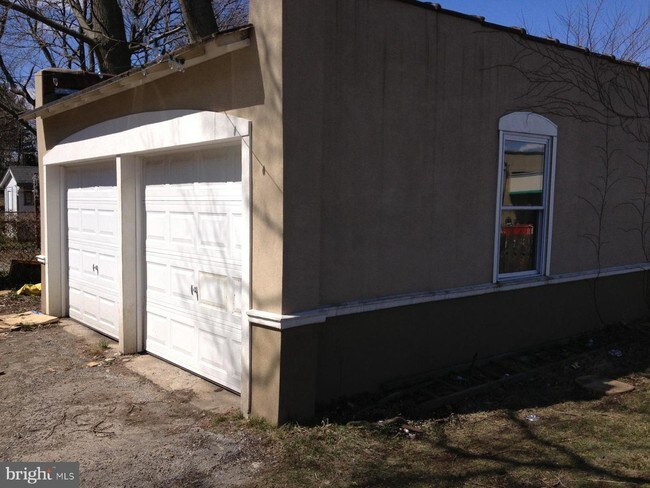 Building Photo - 482 Martin St