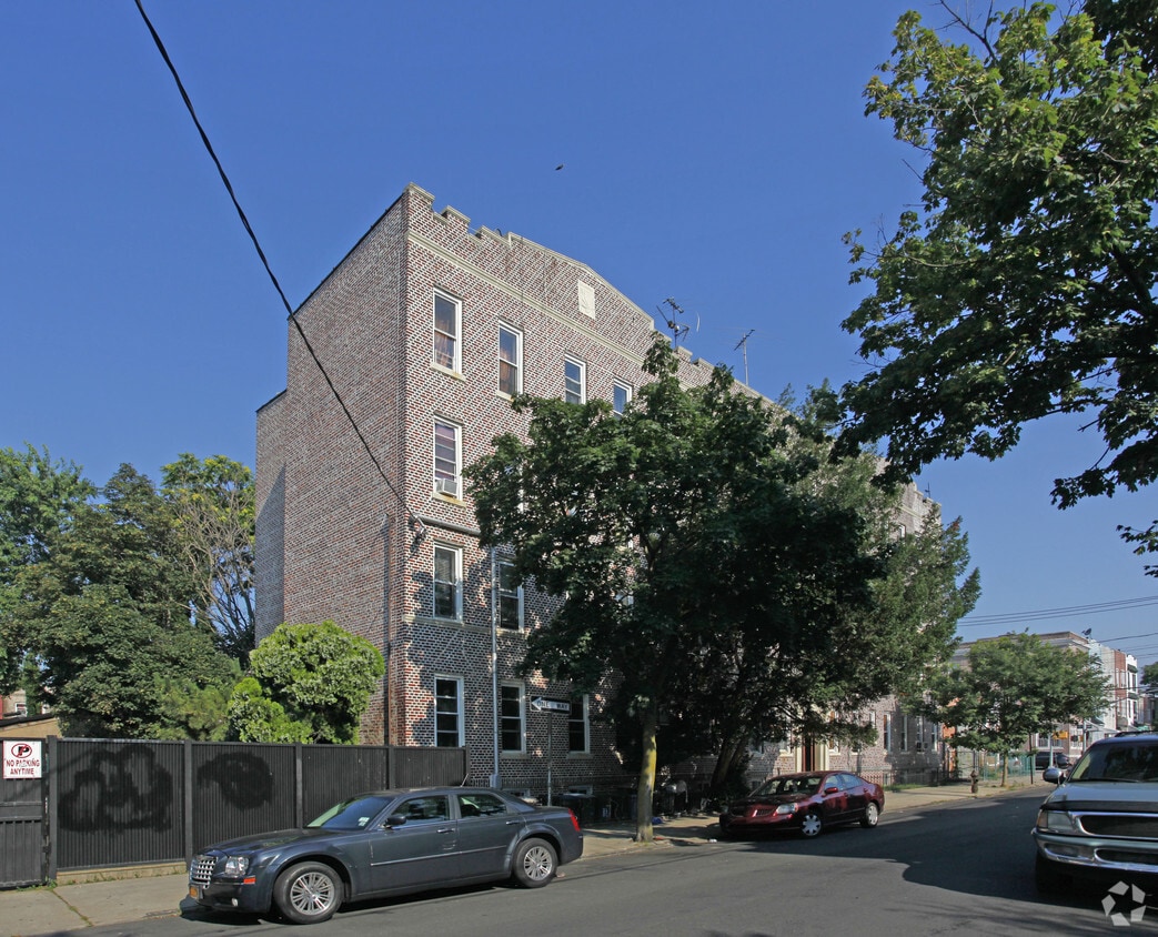 Building Photo - Leonard Court