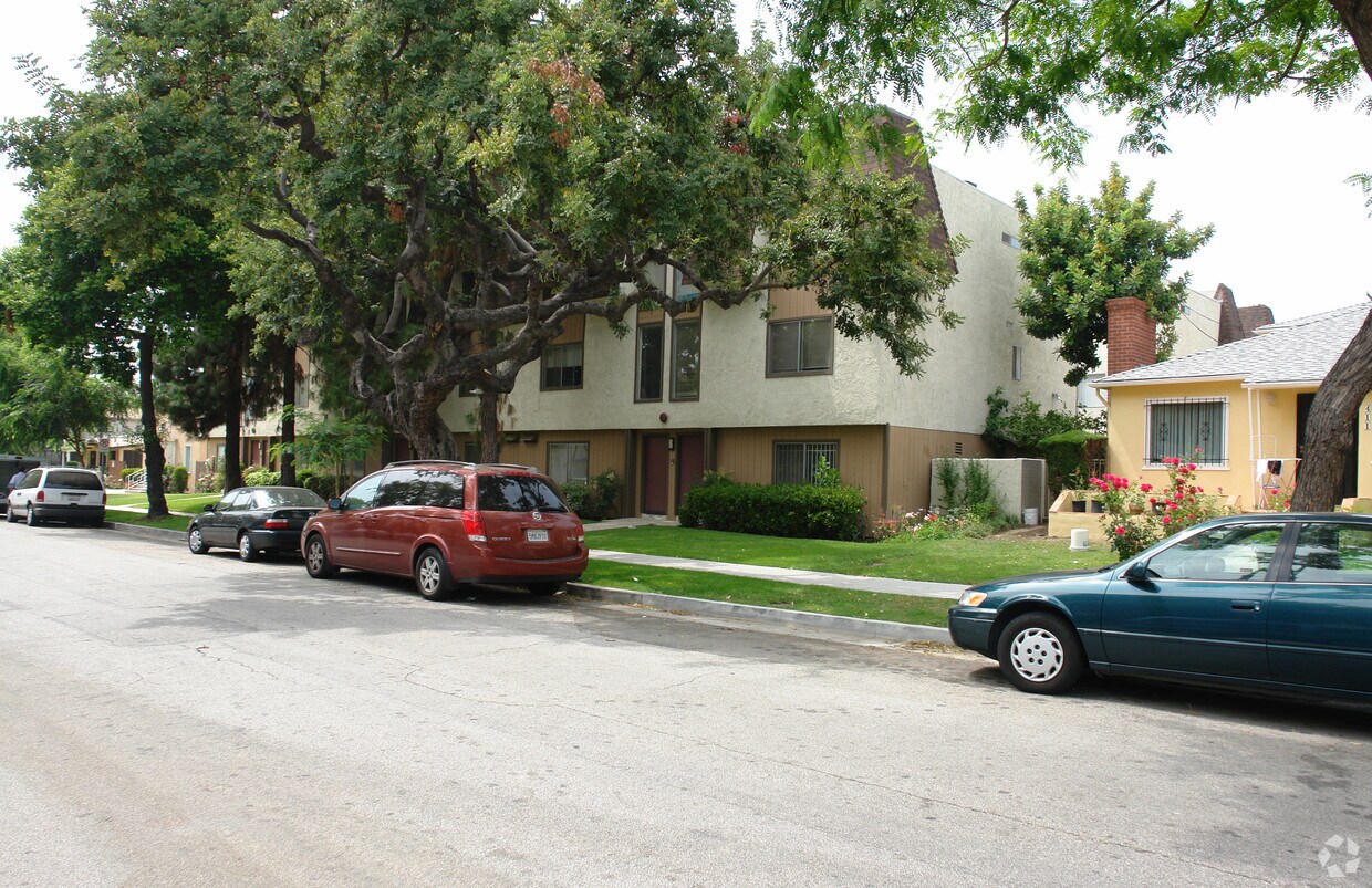 Foto del edificio - 413-421 W Windsor Rd
