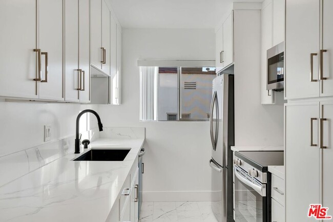 Building Photo - 220 S Gale Dr