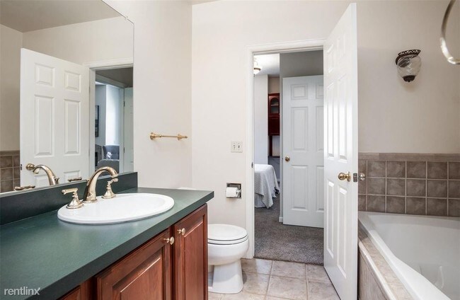 Building Photo - 1 br, 1.5 bath Condo - 1200 Cherokee St