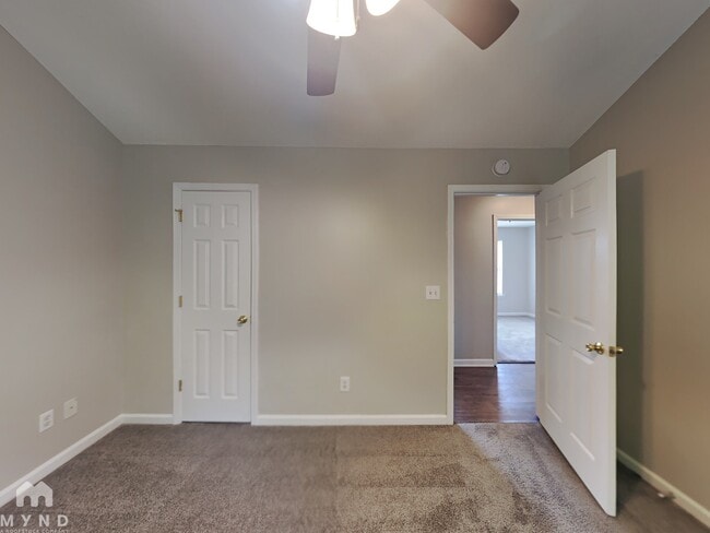 Building Photo - 4963 McKinley Dr