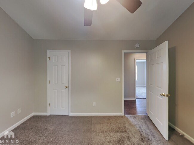 Foto del edificio - 4963 McKinley Dr