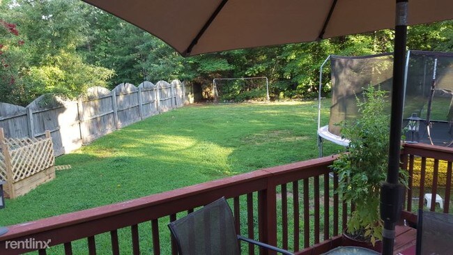 Building Photo - 1303 Waterford Green Dr