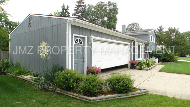 Building Photo - PERFECT BRICK TRI-LEVEL HOME FOR LEASE!