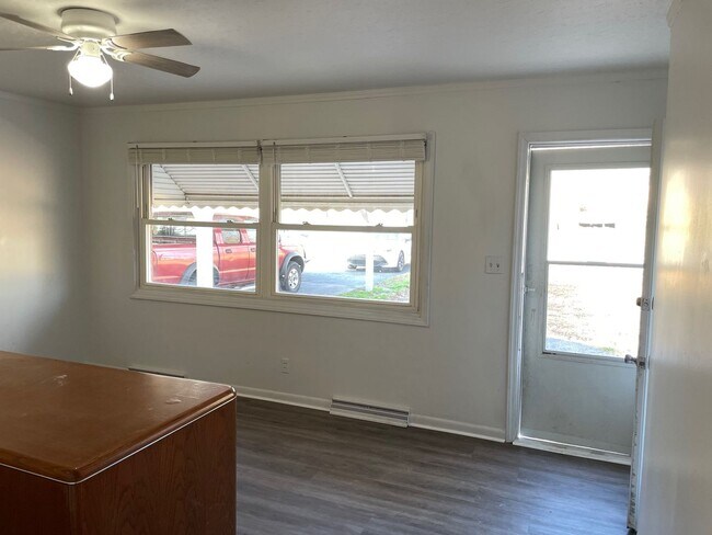 Foto del edificio - 3/4 BED, 1.5 BATH HOME $1400 MONTH, $1400 ...