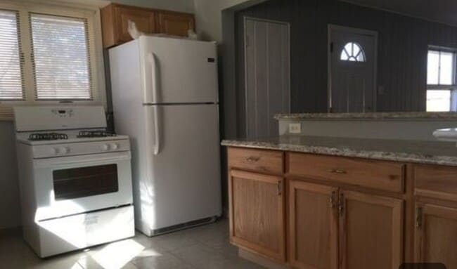 Building Photo - 7425 Lake St