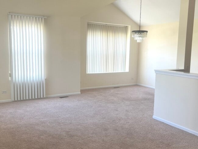 Foto del edificio - 448 Bay Tree Cir