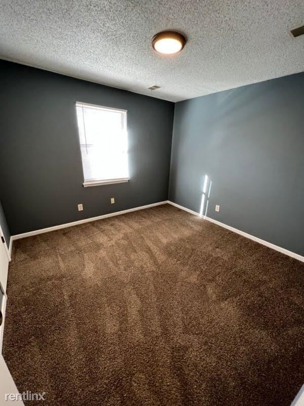 Building Photo - 2 br, 1 bath Townhome - 300 Sky Vue Dr