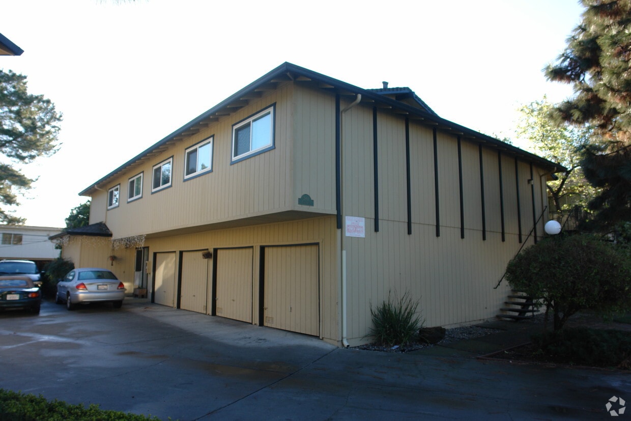 Primary Photo - 3801 Barker Dr