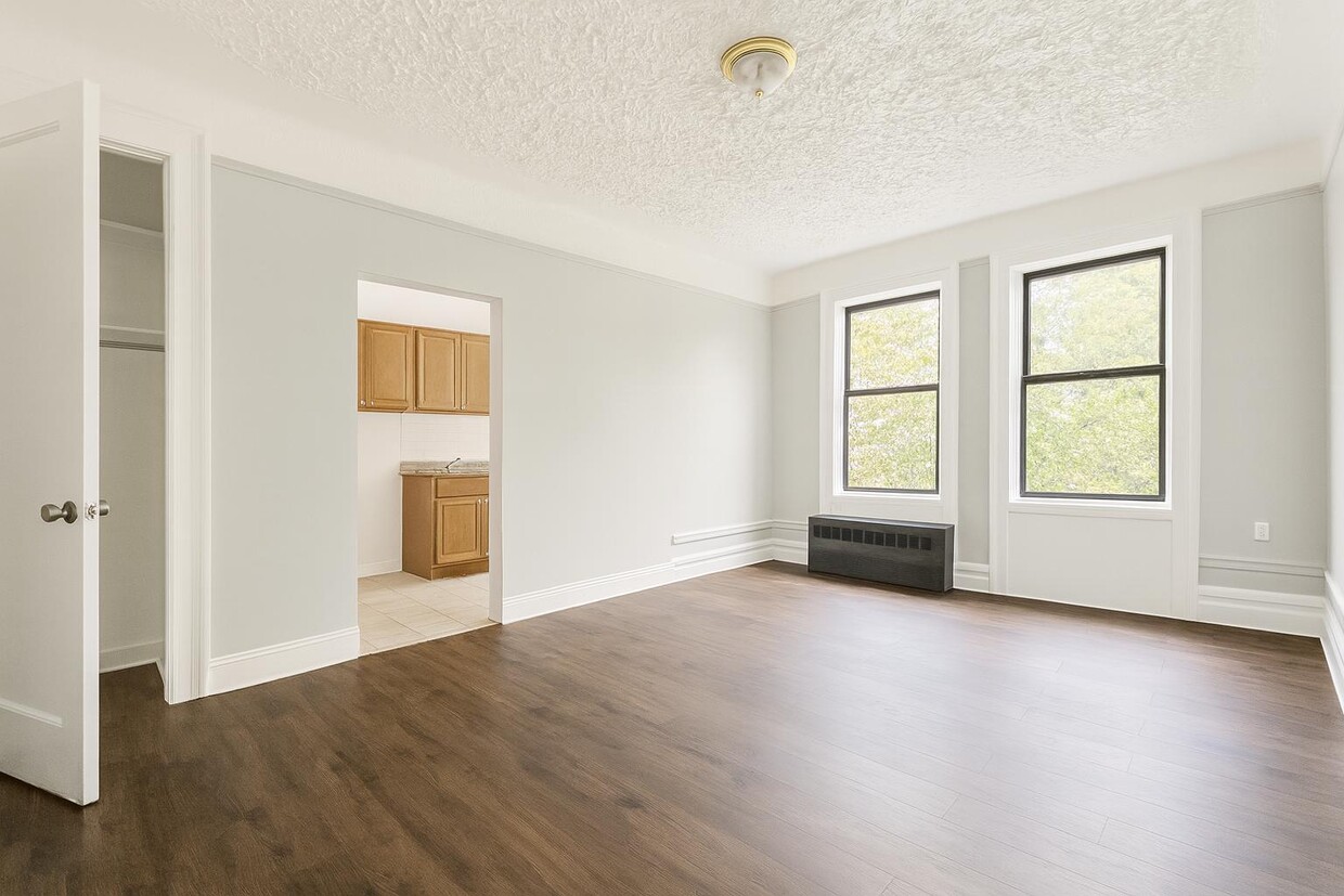 Building Photo - 65 W 192nd St