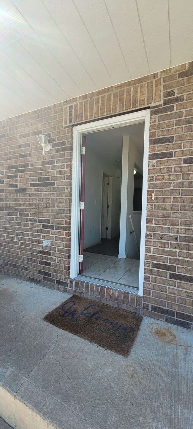Building Photo - 801 Johnson Cir