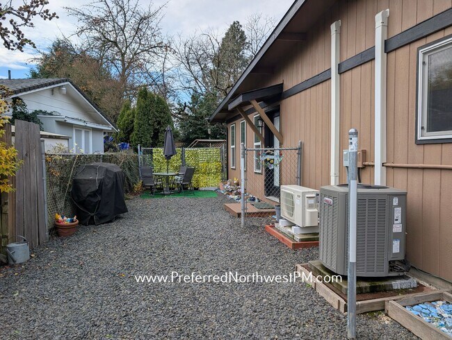 Building Photo - Modern 1 Bedroom Unit