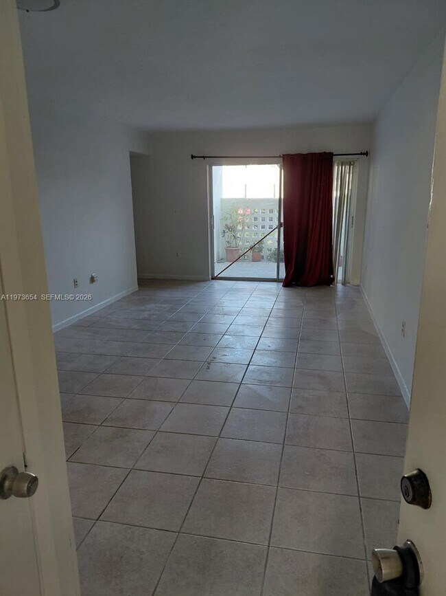 Building Photo - 9735 Fontainebleau Blvd