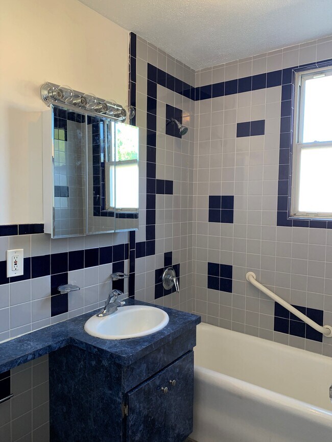 Foto del edificio - 1585 Leslie St