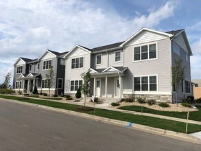 Building Photo - 8034 Crk Xing Wy