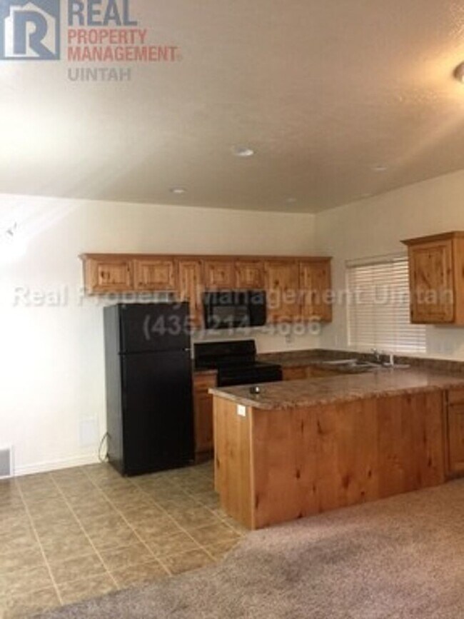 Foto del edificio - 3 Bed 2.5 Bath Townhome in Split Mountain.