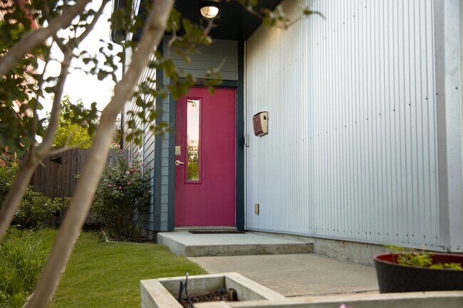 Foto del edificio - 1039 Hillstar St