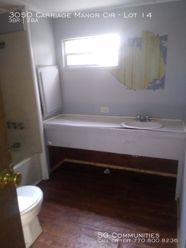 Building Photo - 3050 Carriage Manor Cir