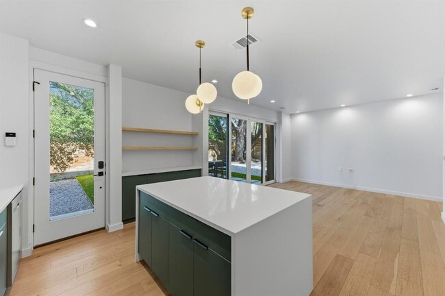 Building Photo - 5006 Gladeview Dr