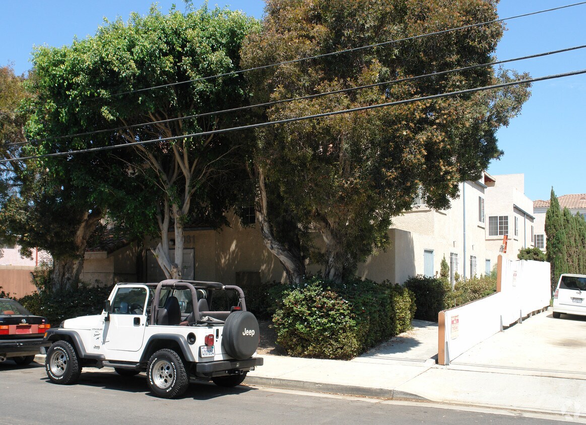 Foto del edificio - 5131 Dunbar Ave