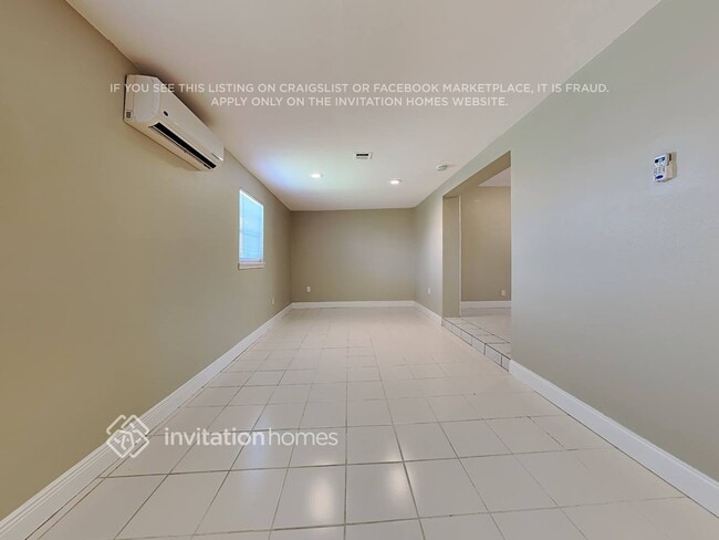 Building Photo - 885 Azalea Dr