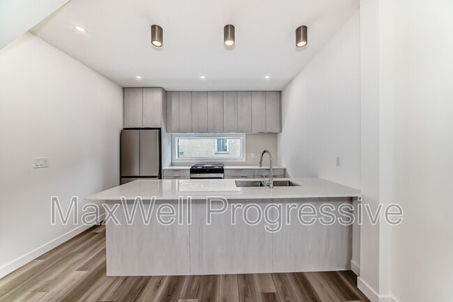 Building Photo - 6411-6493 93 St NW