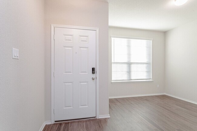 Foto del edificio - 632 Reinhardt Blvd