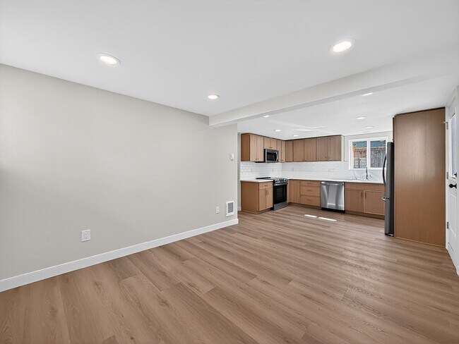 Foto del edificio - 8037 Brooklyn Ave NE