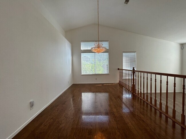 Building Photo - 4 bedroom 3 bathroom home in Antelope