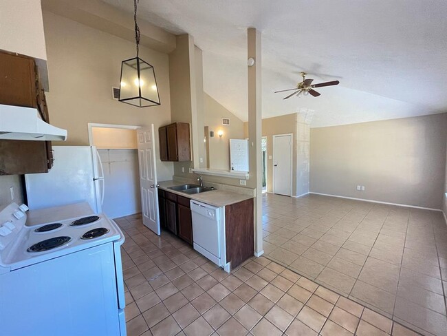 Building Photo - 22218 Moss Falls Ln