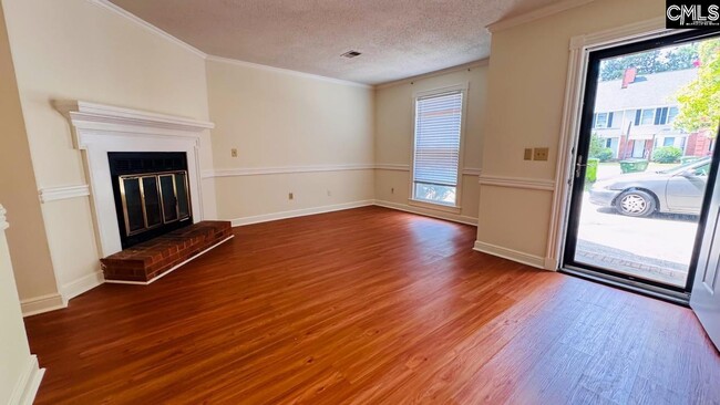 Building Photo - 107 Manorview Ct