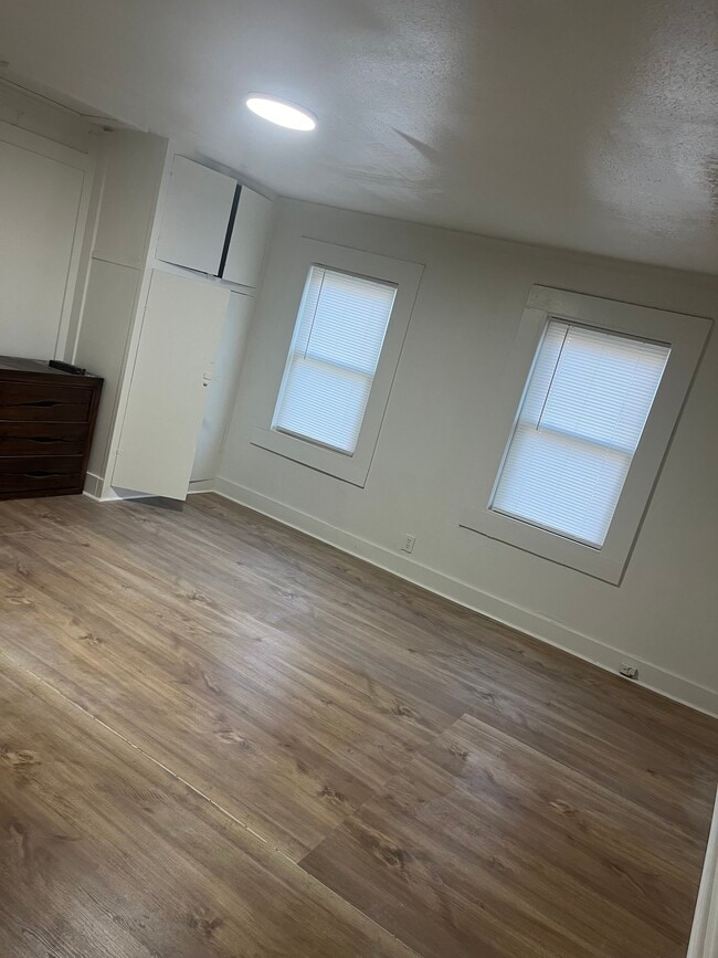 Building Photo - 2015 Grayson St