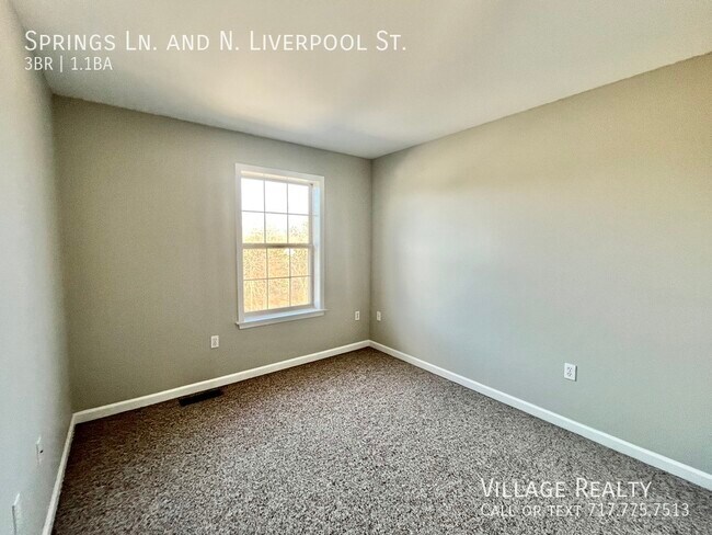 Building Photo - Large 3-Bed, END-unit townhome with 2-car ...