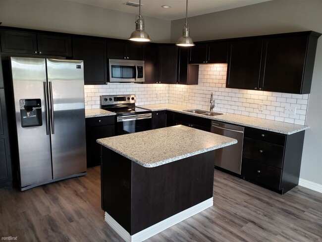 Building Photo - 3 br, 2.5 bath Townhome - 101 Corine St 105