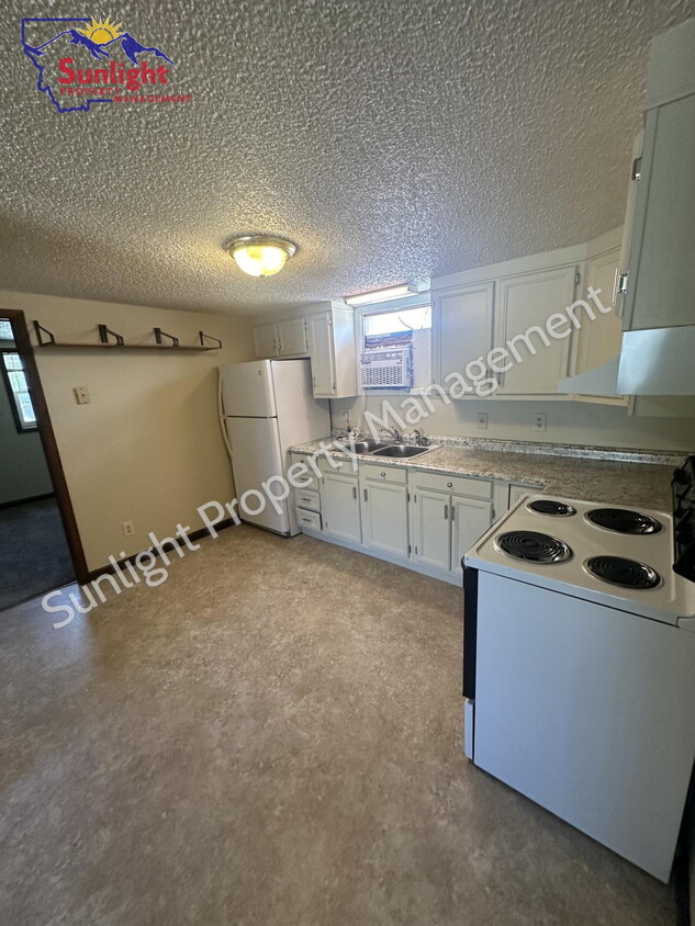 Foto principal - 302 E 1st St