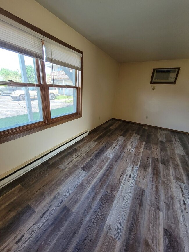 Foto del edificio - 542 E Bronson Rd