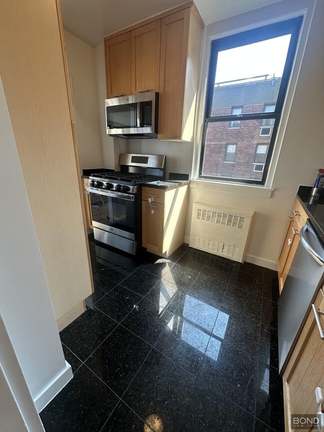 Building Photo - 435 E 79th St