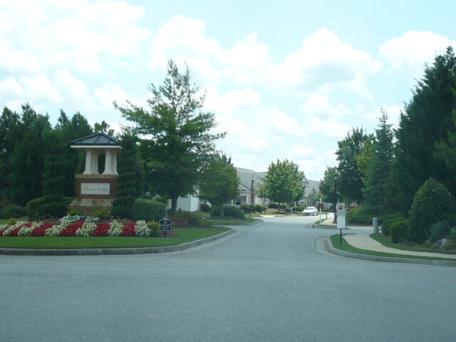 Building Photo - 127 Swanee Ln