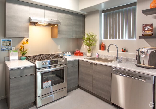 2BR, 2BA-1000 SF - Manali Residence