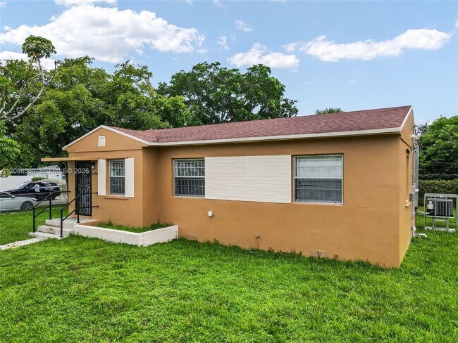 Foto del edificio - 6499 NW 29th Ave