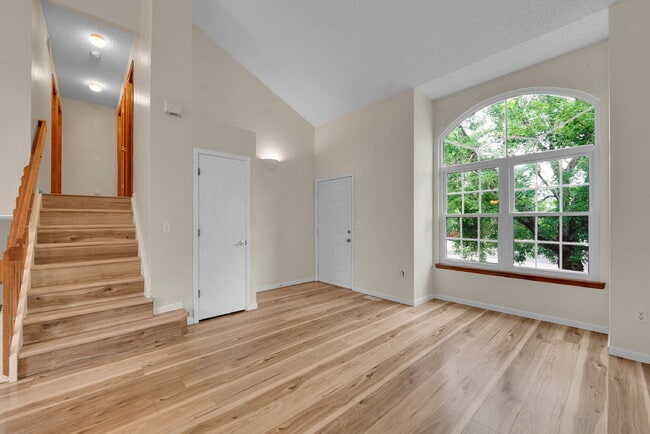 Building Photo - $2,895, 4 bed, 3 bath, located in Westmins...