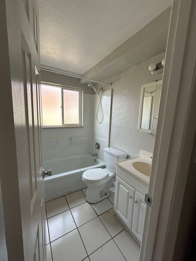 Foto del edificio - Cozy 2-Bedroom Rental – Perfect for Comfort & Convenience!