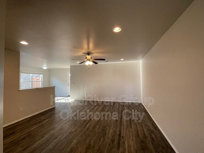 Building Photo - 5323 Nicole Dr