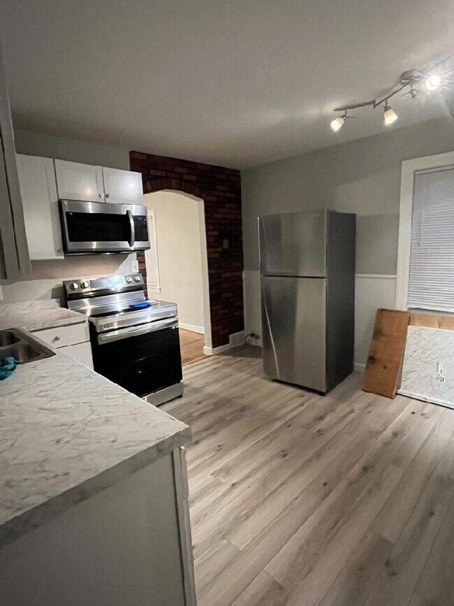 Foto del edificio - Newly renovated  single family 4 Bedroom/1...